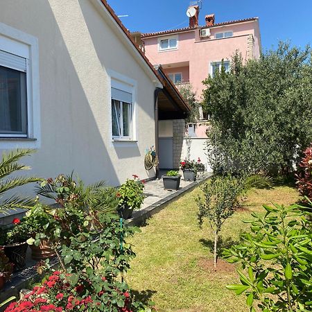 Summer House Pula Exterior photo