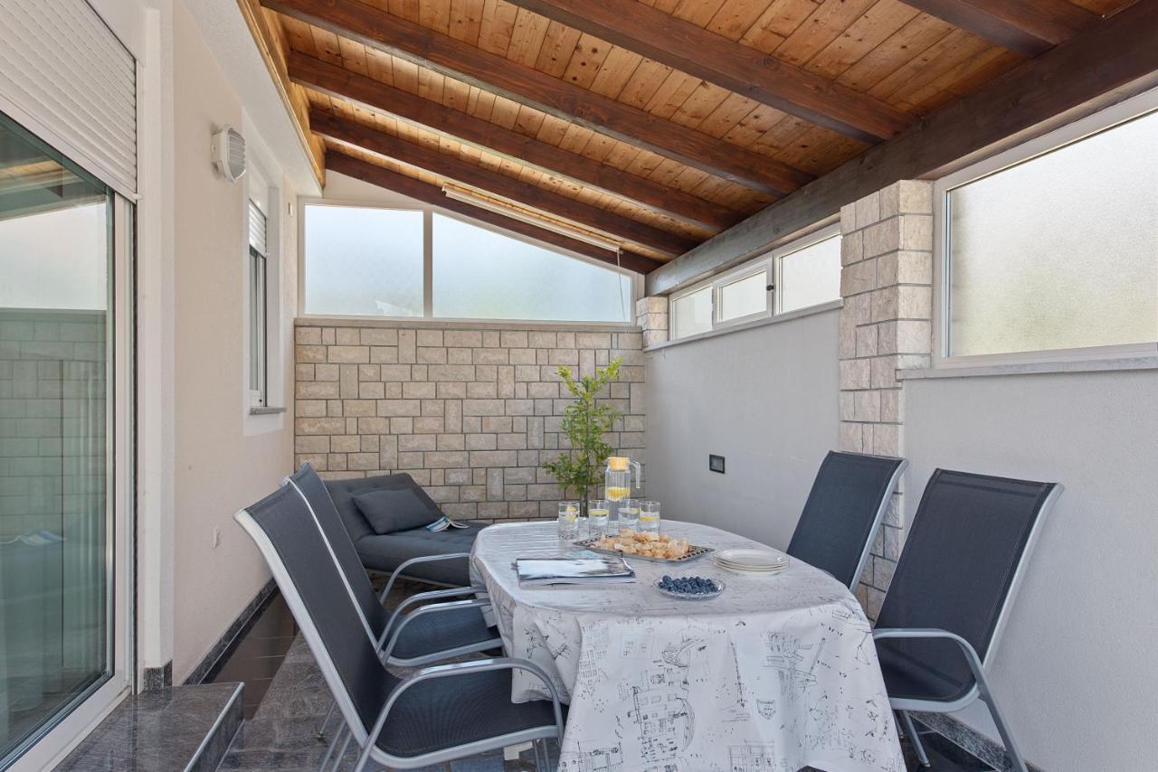 Summer House Pula Exterior photo