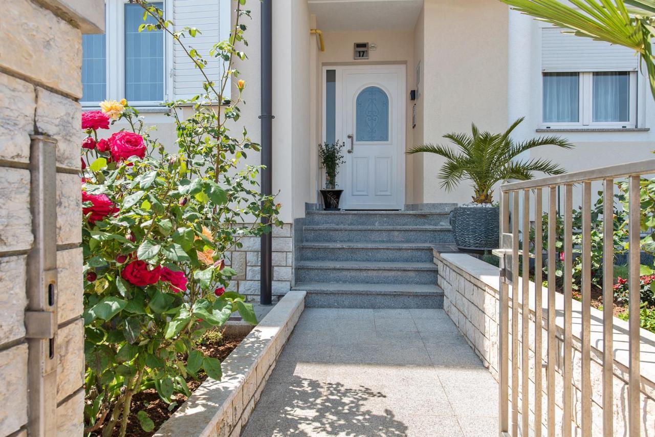 Summer House Pula Exterior photo